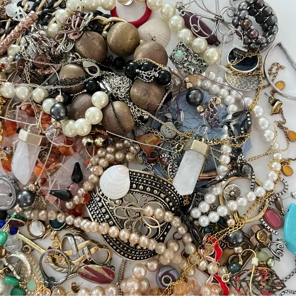 2lb. Craft Junk Broken Jewelry Lot - Picture 5 of 8